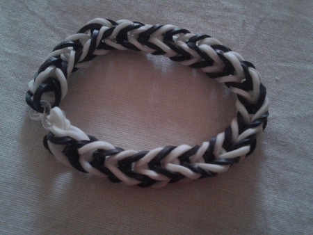Bracelet élastique serré ( Carré ) Noir et Blanc